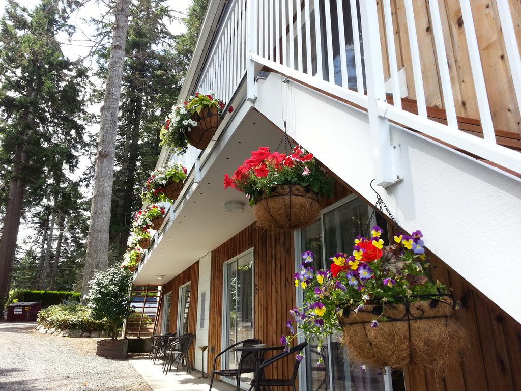 Edgewater Motel Кэмпбелл-Ривер Экстерьер фото